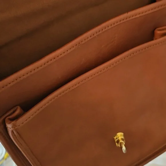 Georgetown Leather Design Bag - Picture 6 of 15